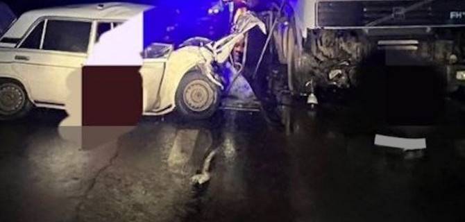 В лобовом столкновении «шестерки» и фуры на Ставрополье погибли два человека