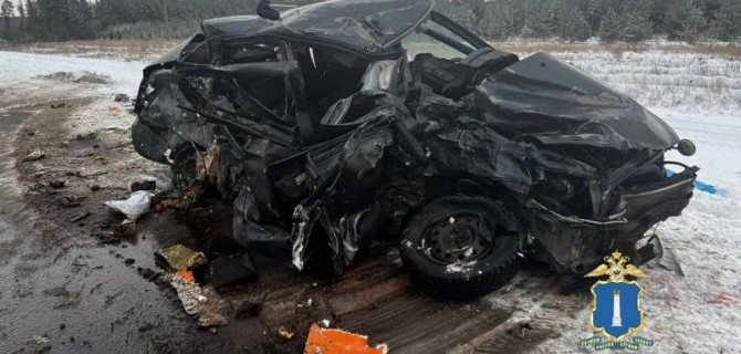 На трассе «Урал» ВАЗ столкнулся с двумя машинами, погибли два человека