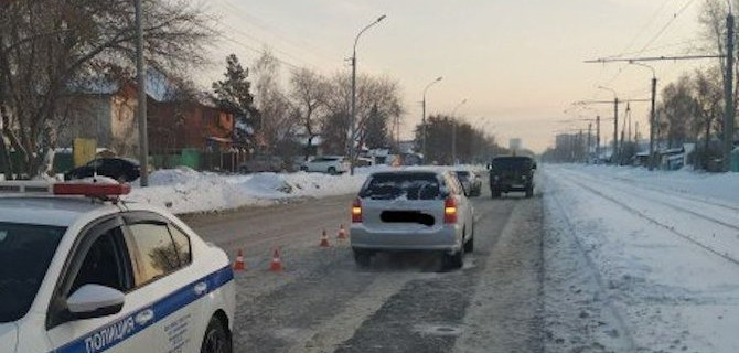 В Новосибирске под колесами иномарки погибла пожилая женщина