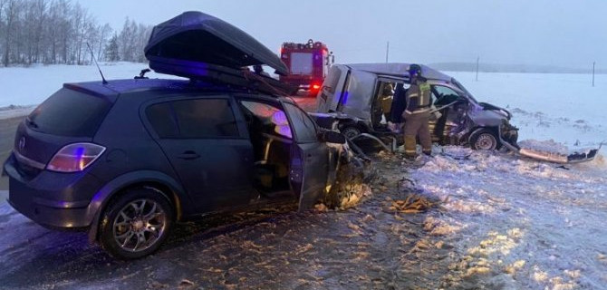 В ДТП на трассе Казань — Оренбург погибли два человека, пострадали трое, в том числе 2-летний ребенок