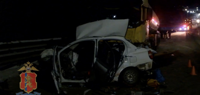 По факту ДТП в Красноярском крае, где погибли 4 человека, возбуждено уголовное дело. Двое из погибших — дети