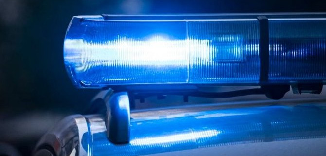 В Ставрополе перевернувшаяся в ДТП «Лада» наехала на дорожный знак, светофор и задела пешехода. В больницу доставлены двое