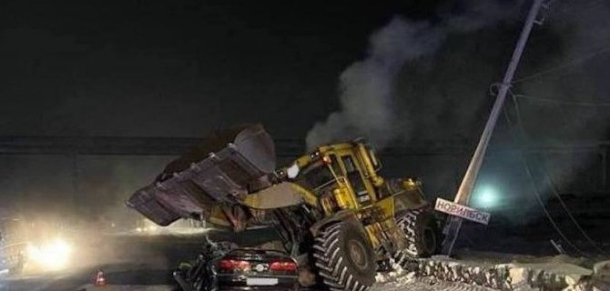 В Красноярском крае "Хонда" столкнулась с трактором, погибли двое