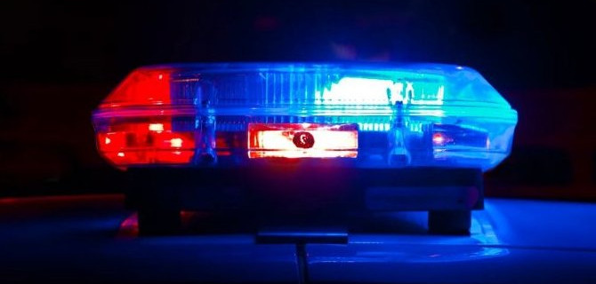 На Ставрополье иномарка съехала в кювет и ударилась о дерево. В ДТП один человек погиб, трое пострадали