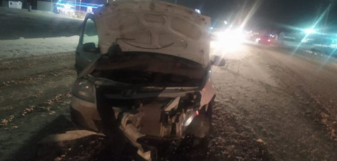 После столкновения «Ларгуса» и ВАЗа в Омской области медпомощь потребовалась маленькому ребенку