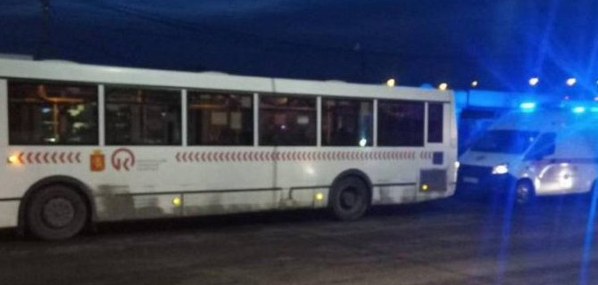 В Красноярске пенсионерка погибла, когда пыталась зайти в автобус