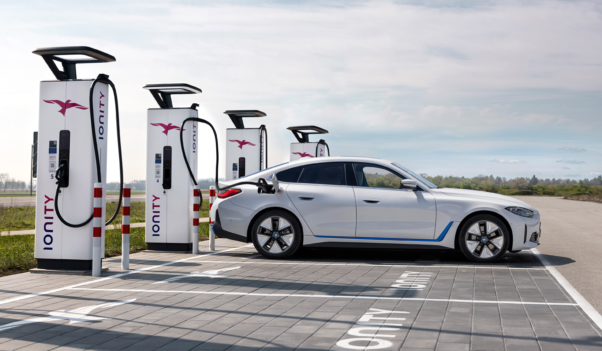 В нашу страну завезли «заряженные» электромобили BMW бмв 5