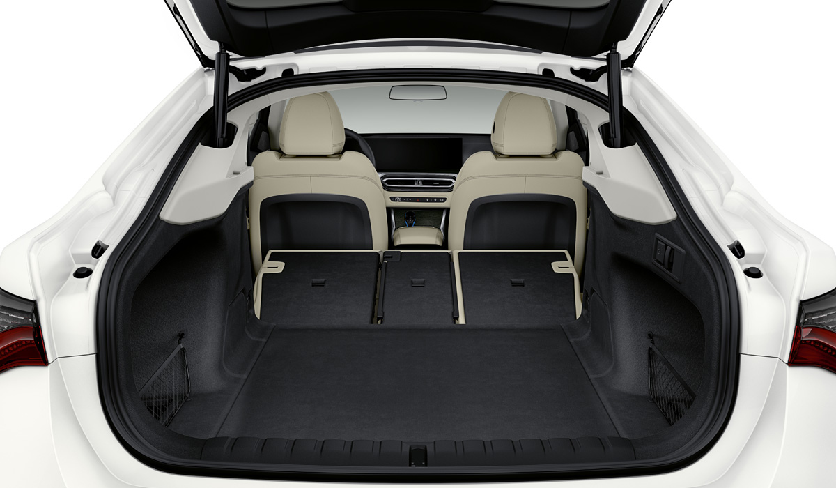 В нашу страну завезли «заряженные» электромобили BMW бмв 6