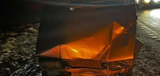 На трассе «Кавказ» ВАЗ врезался в ограждение, пострадал пассажир