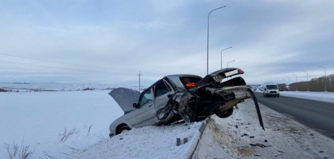 В Башкирии столкнулись «Лада» и «Волга», пострадали три человека