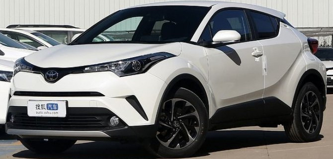 В нашу страну впервые привезли электрокроссоверы Toyota Izoa