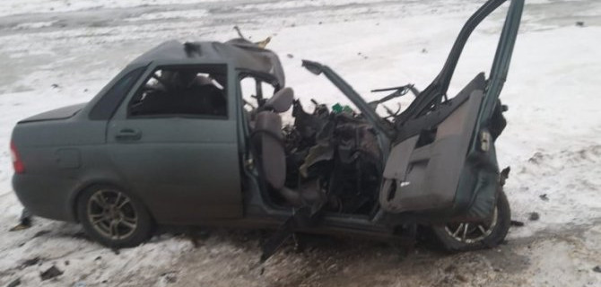 В Рязанской области «Лада» столкнулась с грузовиком, погибли два человека