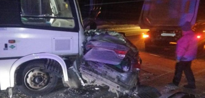 Автобус, грузовик и легковой автомобиль столкнулись в Томске