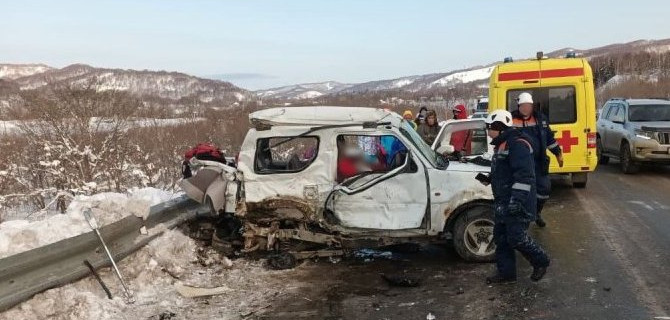 Водитель и пассажирка иномарки погибли в результате ДТП на Сахалине