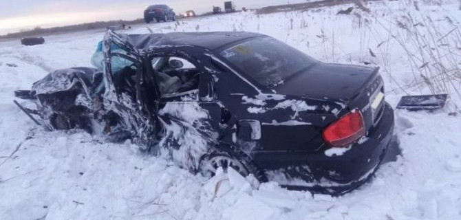 В ДТП с участием трех автомобилей на трассе Курган — Тюмень один человек погиб, еще один пострадал