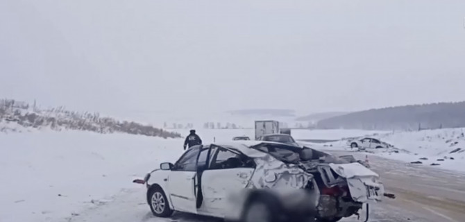 На трассе «Сибирь» в Иркутской области столкнулись две иномарки, пострадали 4 человека, в том числе ребенок