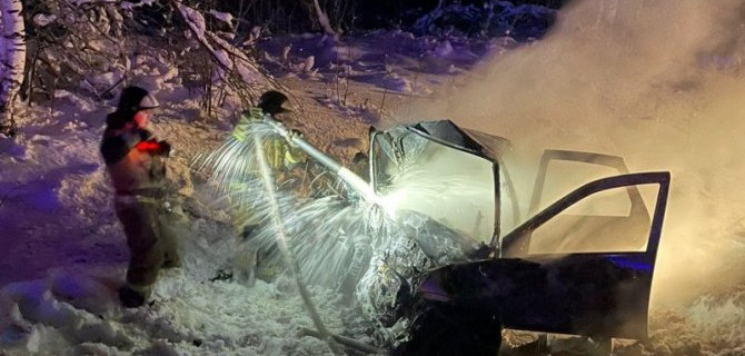 В Татарстане «Лада» столкнулась с «Лексусом», съехала в кювет и загорелась, погибли два человека