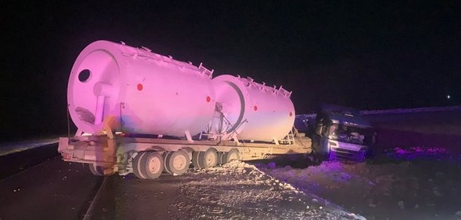 На трассе Казань — Оренбург «Хёндэ» столкнулась с большегрузом, водитель погиб