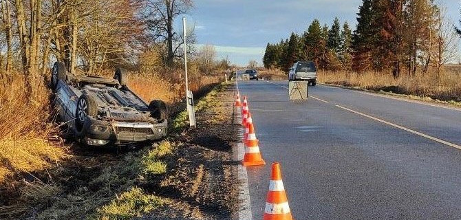 Три машины за одно утро съехали в кюветы в трех районах Калининграда и области, пострадали 5 человек