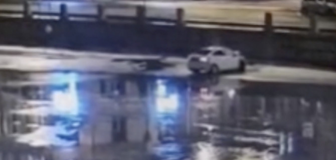 В Петербурге лихач на каршеринге улетел в Фонтанку, уходя от погони