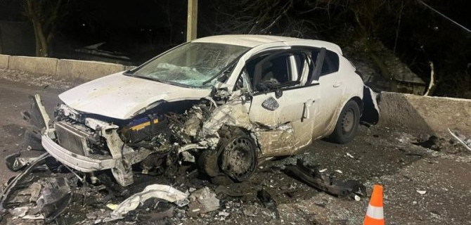 На трассе "Кавказ" столкнулись две иномарки, пострадали оба водителя