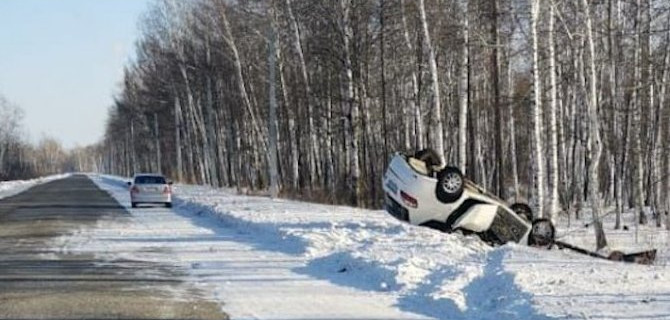 В Хабаровском крае «Тойота» перевернулась, съехав в кювет, водитель погиб