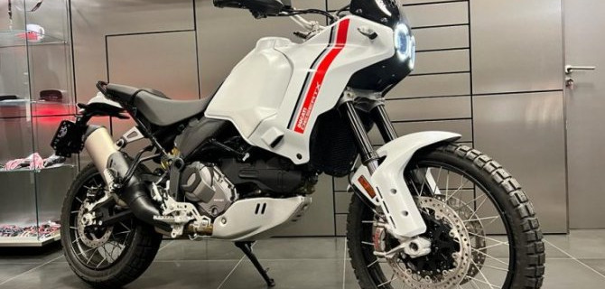 Исполнение мечты с АВТОДОМ Ducati: к неизведанным горизонтам – на новом мотоцикле Ducati DesertX 