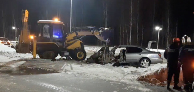 В Тобольске столкнулись «Ниссан» и автогрейдер, погибли два человека
