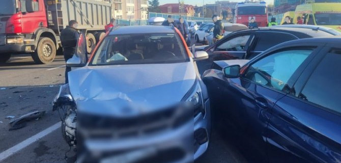 В Сочи столкнулись 10 машин, один человек погиб, один пострадал