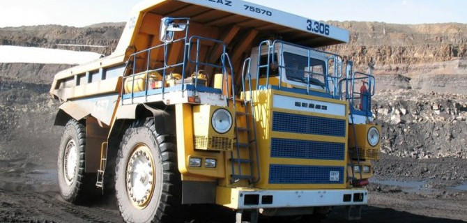 Две модели карьерных самосвалов БелАЗа получили российские двигатели