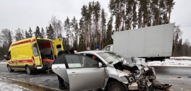 В Ивановской области столкнулись три иномарки, пострадали четыре человека