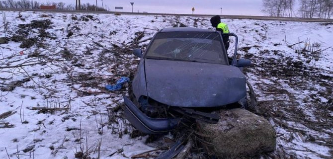 В Воронежской области в съехавшей в кювет "Дэу" пострадали водитель и пассажиры