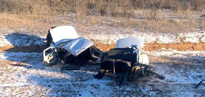 В Волгоградской области в ДТП с нефтевозом погибла женщина