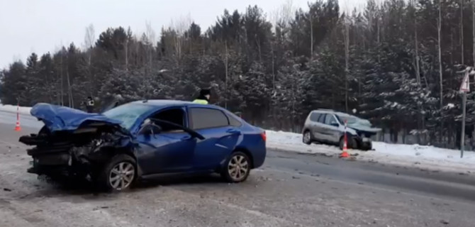 На трассе Тюмень — Ханты-Мансийск столкнулись две «Лады», один из водителей погиб