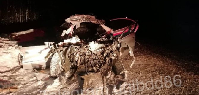 Под Сургутом в ДТП с участием грузовика погибли три человека