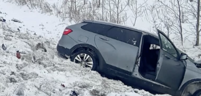 В массовом ДТП в Челябинской области погибли два человека, пострадали пятеро, в том числе двое детей