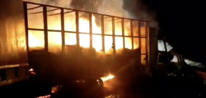 Грузовик и внедорожник сгорели после ДТП в Иркутской области, погибли два человека