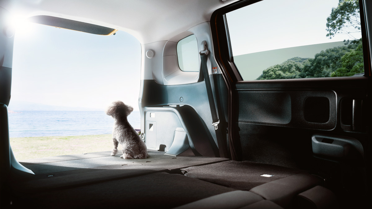 В России начались продажи праворульных компакт-вэнов Toyota Sienta тойота 4