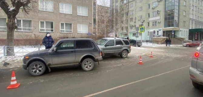 В Омске ВАЗ на переходе сбил подростка