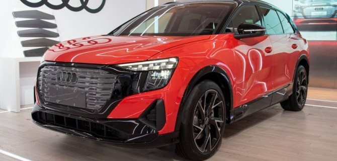 В нашу страну впервые прибыли электромобили Audi Q5 e-Тron