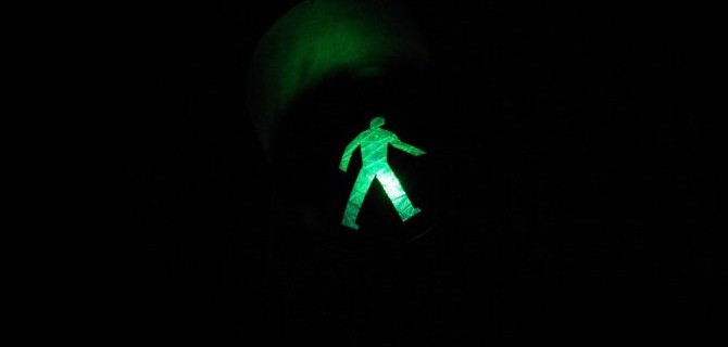 В Архангельске иномарка сбила подростка, переходившего дорогу на зелёный свет