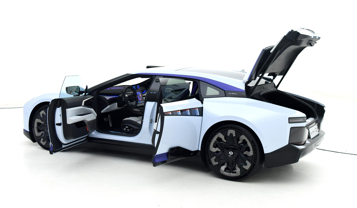 Электроседан HiPhi Z: «космический» дизайн, высокая мощность и сплошной хай-тек хифи 5