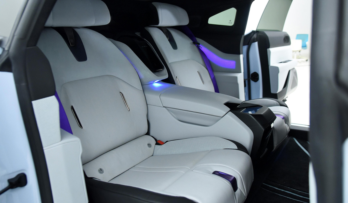 Электроседан HiPhi Z: «космический» дизайн, высокая мощность и сплошной хай-тек хифи 6