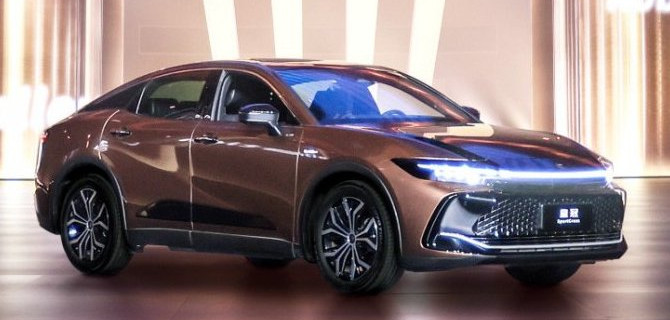 Toyota Crown: новое амплуа японской автоклассики