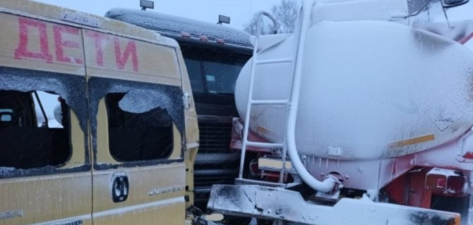 ДТП с участием школьного автобуса произошло на Сахалине, есть пострадавшие