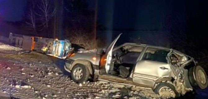 На трассе в Челябинской области после столкновения опрокинулся грузовик, водитель погиб