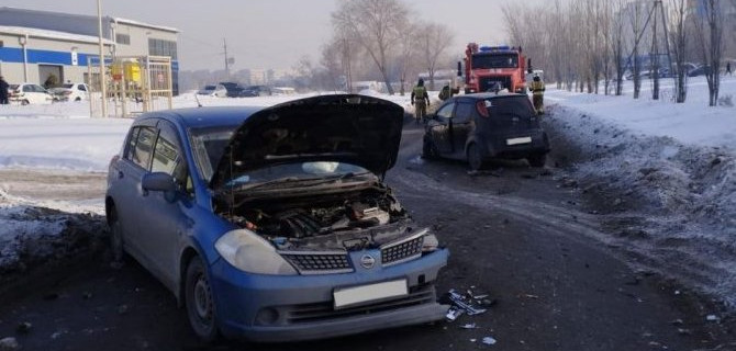 Две иномарки столкнулись в Омске, пострадал 2-летний ребенок