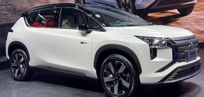 В российских автосалонах появились электромобили Mitsubishi Airtrek