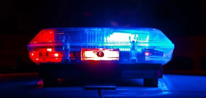 В Омске автомобиль сбил пенсионерку и врезался в столб. Пострадавшая женщина умерла в больнице