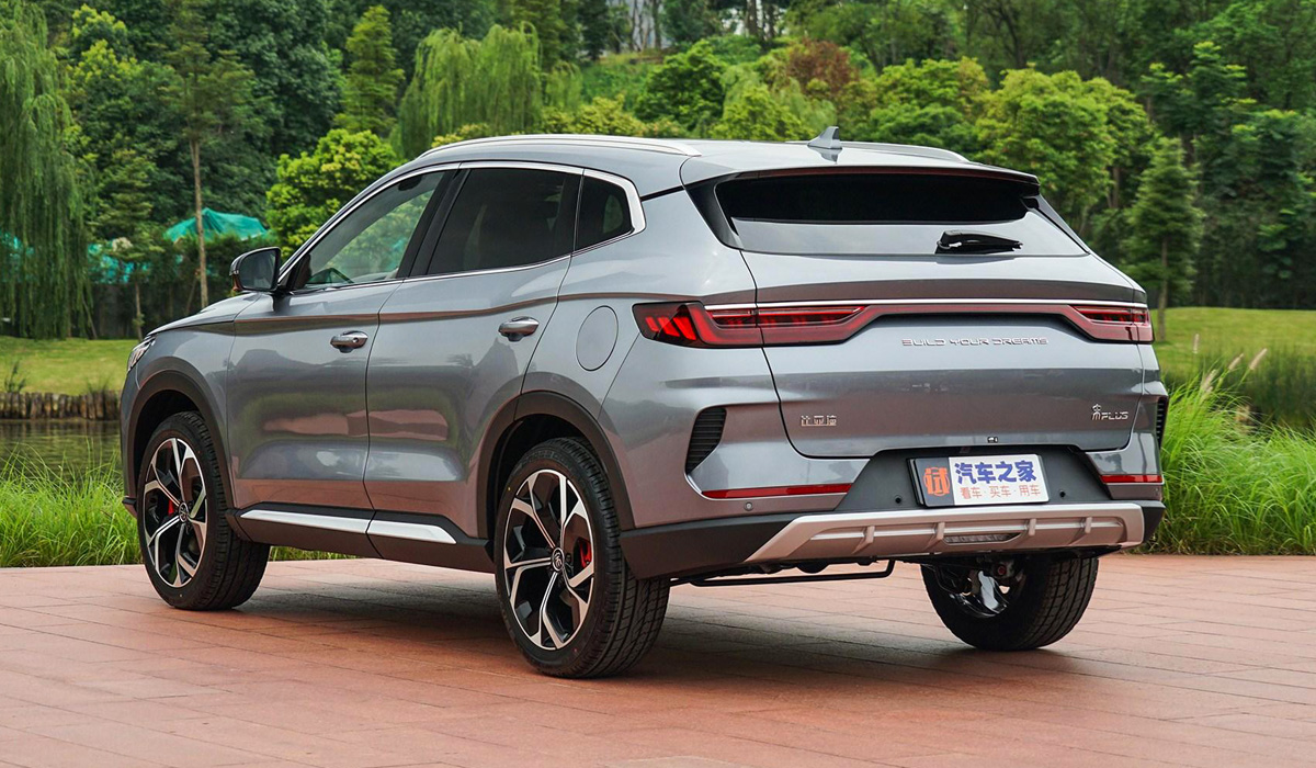 На авторынок нашей страны вышли премиальные кроссоверы BYD Song Plus бид 3